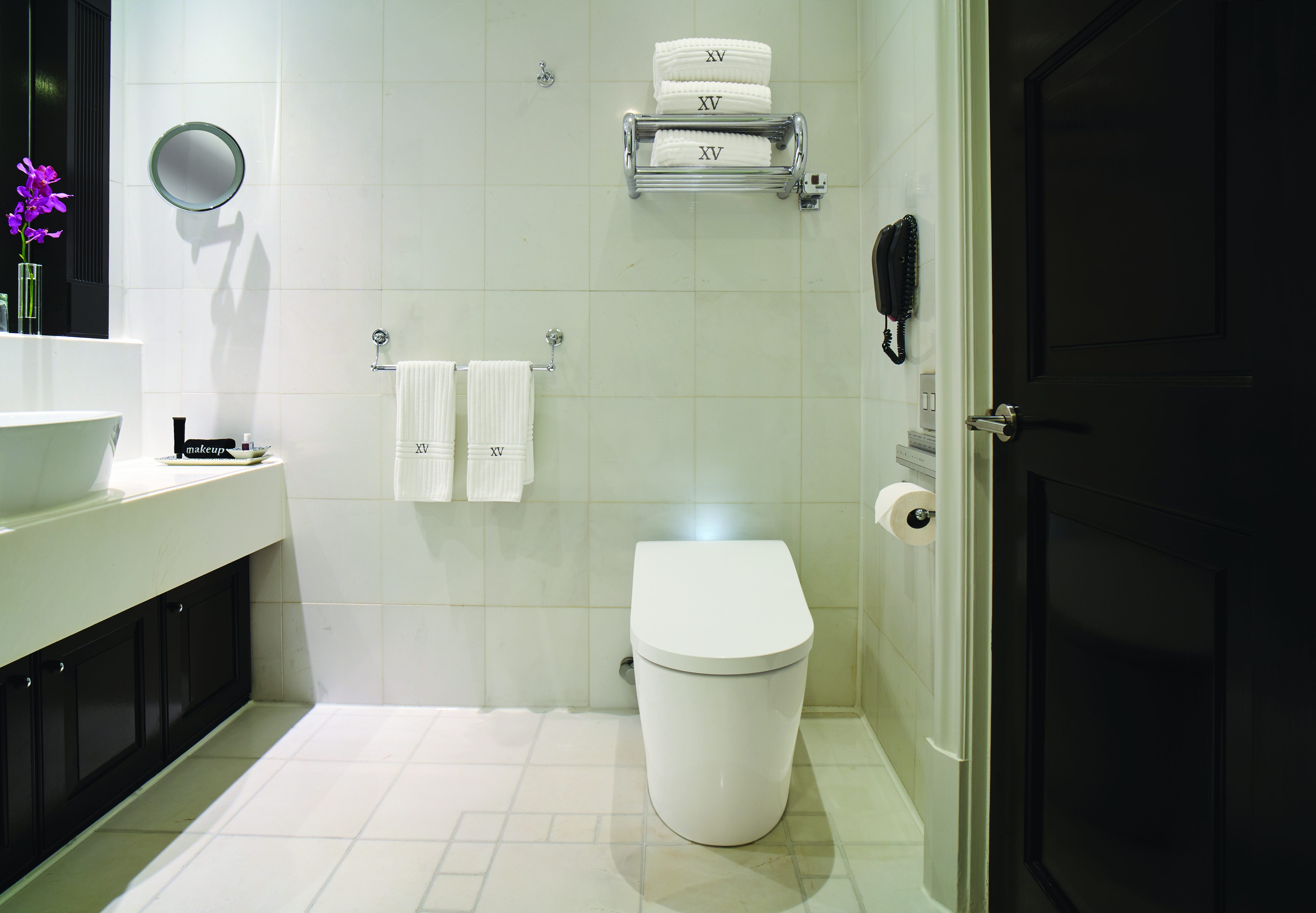 TOTO_XV_Beacon_Hotel_overall
